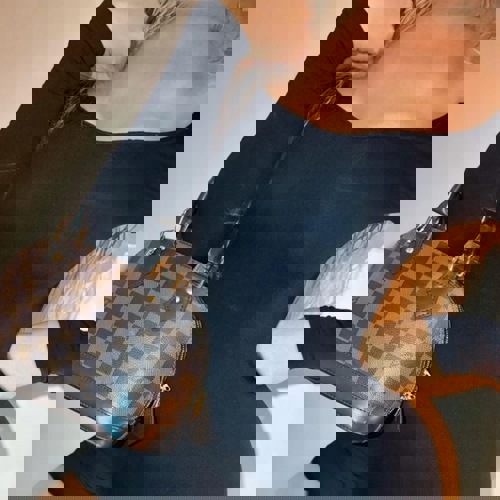 BrandneuAlinaNeuimdeinerStadt