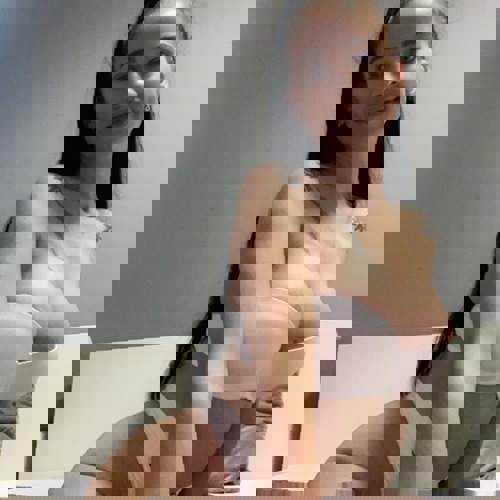 DianaEngampVersApartmenthausErot