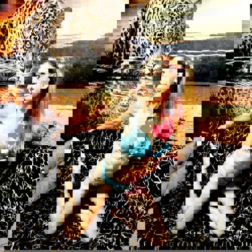 AVQUEENNIKOL19JDOMINANT1