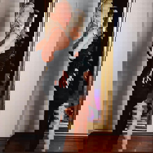 AngeliquebeiDeluxeMassageampmore