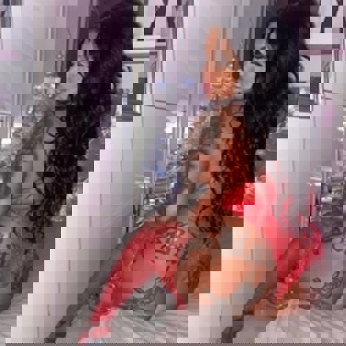 DeutschettowierteCurvyLina