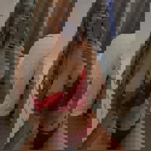 NeuScarlettAVsqurtingpartyFrau