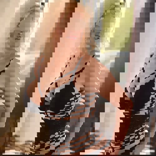 NADIA42JBRANDNEUMegascharfTopSer