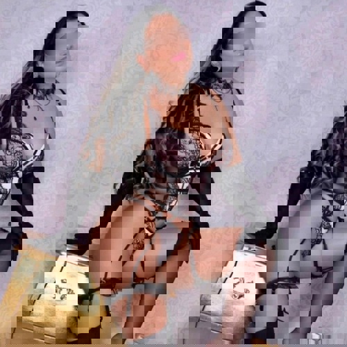 NeuLucyAVsqurtingpartyFrau