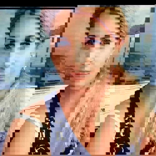 Ariana26JAnfngerin24HTopService1